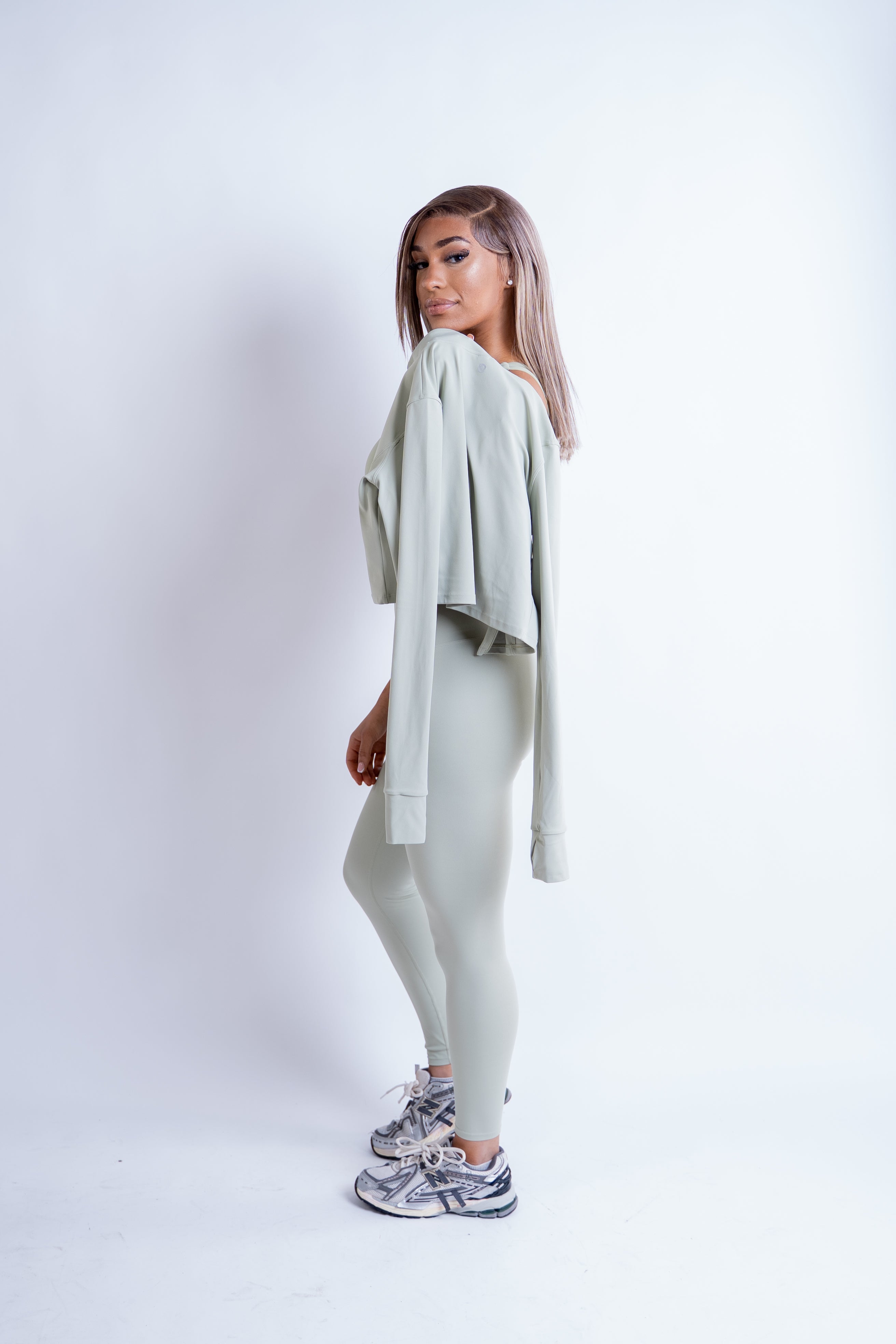 ela Cloud-Lift Cropped Zip Jacket