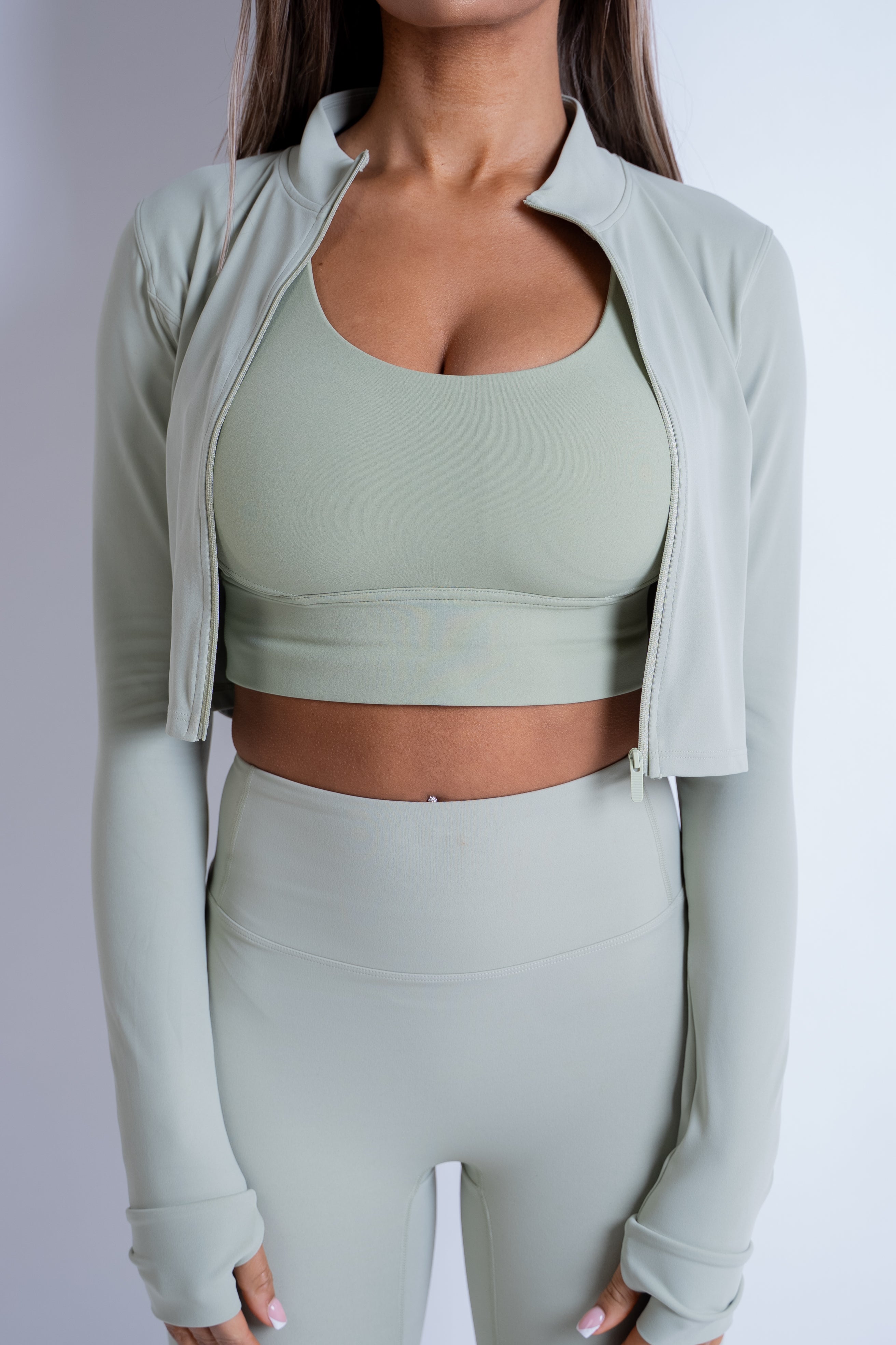 ela Cloud-Lift Cropped Zip Jacket